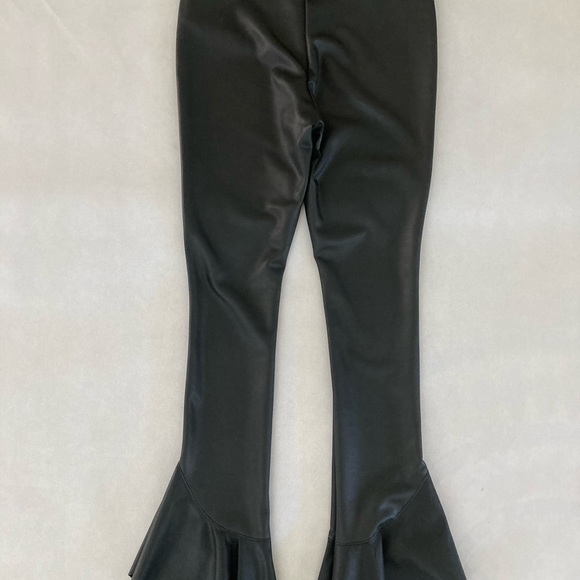 New “Top Shop” Women’s Black Faux Leather Ankle Styled Leggings with Ruffle Hem - Picture 5 of 6